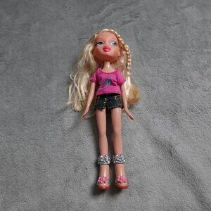 Bratz Play Doll Cloe Straight Blonde Hair Casual Outfit Top Skirt